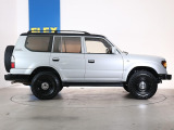 このお車はルーフ部分は艶アリブラックで仕上げた2トーンカラーのお車です!!