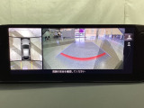 狭い場所での駐車やすれ違いなどでより的確な運転操作に役立つ360&deg;ビューモニターが装備されています。