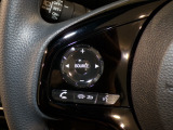 【ステアリングリモコン】ステアリングにオーディオ調節可能なスイッチが装備されていますので運転中でも視線をそらさずにオーディオの調節が可能です!
