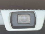 【アイサイトVer3】前方の車両等を検知し、衝突しそうな時は警報で注意を促し、ブレーキを踏む力をサポート。ブレーキを踏めなかった場合は衝突被害軽減ブレーキが作動、衝突回避をサポートします。