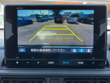 バックモニター装備。画面にて後方の確認が行えるので、バック駐車や車庫入れの際には重宝します。車の運転に慣れない方でも安心のガイドライン表示機能付。
