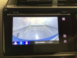 バックでの車庫入れも安心です! リアカメラが付いているバックモニター付のナビを装備しております。操作線もついており距離感も画面から確認できます。