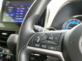 ナビの音量など車両情報を手元で操作できるハンドルスイッチ付き。