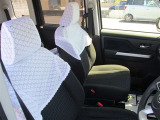 高いホールド性で運転姿勢が安定します。長距離ドライブでも疲れにくいのが魅力です。快適なドライビングライフをお送りください♪