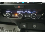フルオートエアコン搭載。好みの温度に設定するだけで、風向や風量を自動でコントロール!いつでも快適な車内環境に。