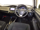 運転席まわりです。 各操作スイッチは使いやすい位置に配置されてます。