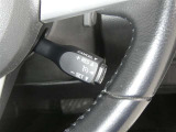 【レーダークルーズコントロール】(全車速追従機能付)付きです。車速に応じて追従支援してくれるので、ロングドライブも快適です。詳細は販売店スタッフまでおたずねください。