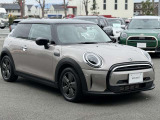 全国の正規ディラーにて、対応可能な認定中古車保証付となっております。納車前点検(100項目点検)を行い、全国ご自宅までご納車致します。アフターメンテナンスもお近くの正規ディラーにて可能となります。