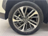 「トヨタ純正アルミホイール」を装着!純正なので車のデザインともマッチしています。高級感やスポーティーさを際立たせてくれます。
