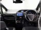 オシャレなインテリアで運転する気分も盛り上がりますよね^^