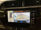 【パノラミックビューモニター】映像で、見づらい車両周辺の確認をアシスト。クルマを真上から見ているような映像を表示。 運転席から確認しにくい車両周囲の状況を把握。