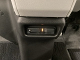 ETCがついています。高速道路の料金所の通過も楽々です。 カードの取り出しもしやすい場所についています。