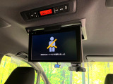 【12.8型フリップダウン】大画面モニターで後席でもエンタメをお楽しみいただけます。家族や友人とお出かけする機会が多い方に大人気です♪
