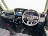 運転席まわりです。 各操作スイッチは使いやすい位置に配置されてます。