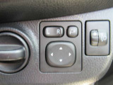 駐車時や狭い道でのすれ違い時に気を使うミラー。電動格納式ドアミラーはそんな時に便利です。