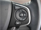 ◆アダプティブクルーズコントロール◆予め設定した車速内でクルマが自動的に加減速。前走車との適切な車間距離を維持しながら追従走行します。【LKAS】車線維持支援システムでステアリング操作を支援。