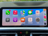 【アップルカープレイ】iPhoneがBMW車両とワイヤレスで接続されます。Apple CarPlayでは、オーディオストリーミングやメッセージングアプリがディスプレイに表示されます。
