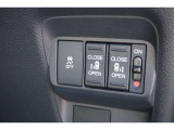【パワースライドドアスイッチ】運転席から、後部座席の開け閉めが可能なボタンです!ワンプッシュで作動するので、手が塞がっている人などサポートに便利ですね♪