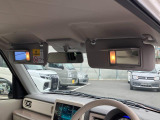 運転席と助手席にライト&ミラー付きサンバイザーを装備☆
