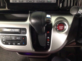 オートマチックシフトレバーは、手になじみ操作しやすい形状で安全運転にもつながります♪