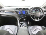 使いやすく運転しやすいレイアウトの運転席回り。
