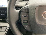 運転中、オーディオの操作をしてて、ハッとしたことはありませんか?ステアリングスイッチは、運転中でもハンドルでオーディオの操作が可能です。安全なドライブをサポートします。