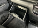 【グローブボックス】収納スペースが沢山あるので車内が散らからずに助かります。ちょっとした物を入れるのにいいですね♪