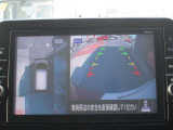 アラウンドビューモニター(車両を上から見たように表示)装着で車庫入れをサポート