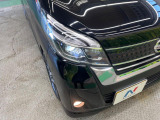 【LEDヘッドライト】悪天候や夜間走行時も良好な視界を確保し安心して運転できる高輝度LEDヘッドライトを装備!点灯速度が早く、消費電力も抑えられています。