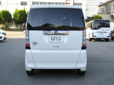 車庫入れが苦手な方も安心してください。バックカメラが付いています!