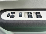 【電動格納ミラー&パワーウィンドースイッチ】室内から窓の操作もミラーの開閉も出来ますよ☆