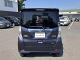 後部座席はプライバシーガラスとなっています。座っている人や置いてある荷物が見えにくくなっているのでプライバシーの確保が出来ます。ぜひ見て確認してみて下さい