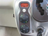 オートエアコン機能で、車内を自動的に、設定した温度に保ってくれます。