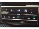フルオートエアコン搭載。好みの温度に設定するだけで、風向や風量を自動でコントロール!いつでも快適な車内環境に。