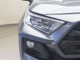LEDヘッドライトです。デザイン性がよくとても明るいので、夜間の走行や悪天候でも安心です。しかも長寿命!