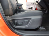 パワーシート搭載。微妙な調整が手軽にでき、ピッタリなポジションで運転することが可能です。