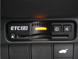 ◆ETC2.0装着◆進化したドライブ体験。料金収受システムだけだったETCが生まれ変わって、高速道路を賢く使うETC2.0に進化しました。多彩な情報サービスが便利で快適なドライブ体験を提供します。