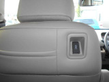 運転席・助手席シートバック上部にUSBチャージャー(Type-c)装備で便利です!