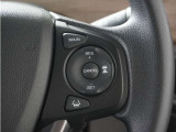 ◆アダプティブクルーズコントロール◆予め設定した車速内でクルマが自動的に加減速。前走車との適切な車間距離を維持しながら追従走行します。【LKAS】車線維持支援システムでステアリング操作を支援。
