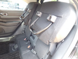 ◆チップアップ&ダイブダウン機構付【ULTR SEAT】は後席座面を左右分割で跳ね上げることができます。トランクで積載できない背の高い荷物をラクラク収納できます。ホンダ車ならではの人気装備です。