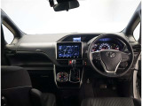 オシャレなインテリアで運転する気分も盛り上がりますよね^^