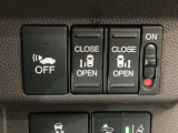 【両側パワースライドドア】両側がパワースライドドアになっており、運転席のスイッチやスマートキーでも開閉が可能です!開口部も広いので乗り降りも楽々♪