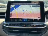 タッチスクリーンをタップするかスワイプするだけですべての機能を呼び出せます。Apple CarPlayおよびAndroid Autoに対応しスマートフォンとのシームレスな 連携も実現。さらに、USBポートを標準装備しています。