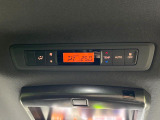 【リアオートエアコン】広い後部座席には必須の機能!風量や温度を自動で調整し前席と同様な車内環境にしてくれるリアオートエアコンを装備。夏の暑さも冬の寒さもストレスなく快適にお過ごしいただけます♪