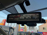 ☆インテリジェントルームミラー☆を装備してます。必要に応じてカメラとミラーが切り替え出来ます。後席など人や荷物で後ろが見えにくい時もしっかり後方確認が出来ます。