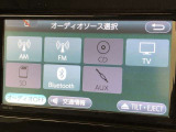 Bluetooth(ブルートゥース)接続機能付き。スマートフォンなどからお気に入りの音楽をワイヤレス再生できます。ドライブがさらに楽しくなりますね。