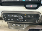 【オートエアコン】一度お好みの温度に設定すれば、車内の温度を検知し風量や温度を自動で調整。暑い&hellip;寒い&hellip;と何度もスイッチ操作をする必要はありません。快適な車内空間には必須の機能ですね♪