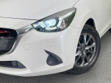 【LEDヘッドライト】悪天候や夜間走行時も良好な視界を確保し安心して運転できる高輝度LEDヘッドライトを装備!点灯速度が早く、消費電力も抑えられています。