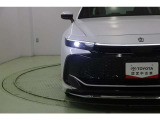 フルLEDがもたらす良好な視界。1灯の光源でハイビームとロービームが切替えできるBi-BeamLEDヘッドランプです。オートライト、オートハイビーム搭載ですので面倒なヘッドライトの切替えは不要です。
