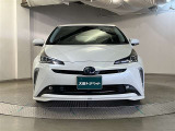 お車購入のポイントとなるフロントマスクです!シャープな目つきが印象的なデザインのヘッドランプです。